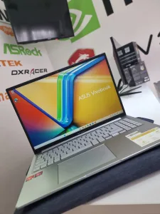 notebook usada  Asus Vivobook Ryzen 97940HS/ 16GB DDR5 / 1TB / PANTALLA 16
