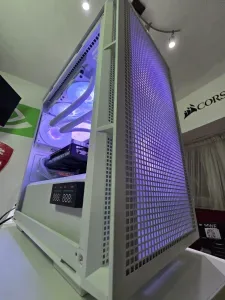 PC GAMER AMD RYZEN 5 9600X + PNY RTX 5060 + T FORCE 16GB DDR5