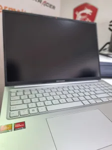 notebook usada  Asus Vivobook Ryzen 97940HS/ 16GB DDR5 / 1TB / PANTALLA 16